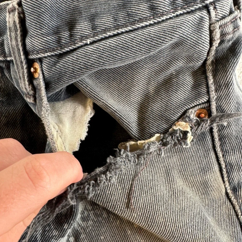 Y2K Levis 501 Jeans Mens 33x32 (tag 34x32) Black Button Fly‎ Straight Distressed